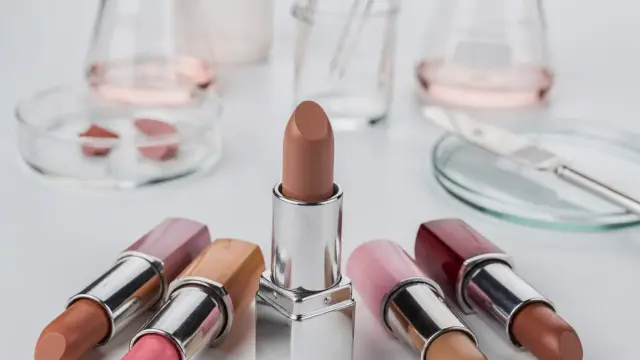 Lippenstifte und Kosmetiktest zur Frage, ob Lippenstift Gluten enthält
